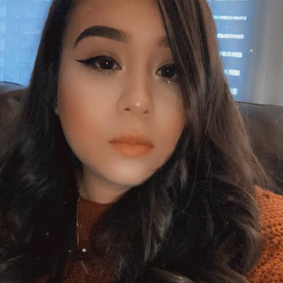 Poshmark profile picture for @vikk